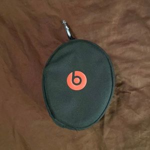 beats headphone case